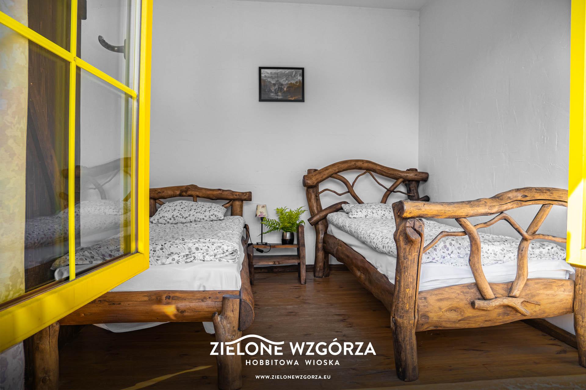 Zielone Wzgórza — Hobbitowe Domki na Kaszubach — ul. Uhlenberga 8A, 83-047 Przywidz — ViaCamp.pl