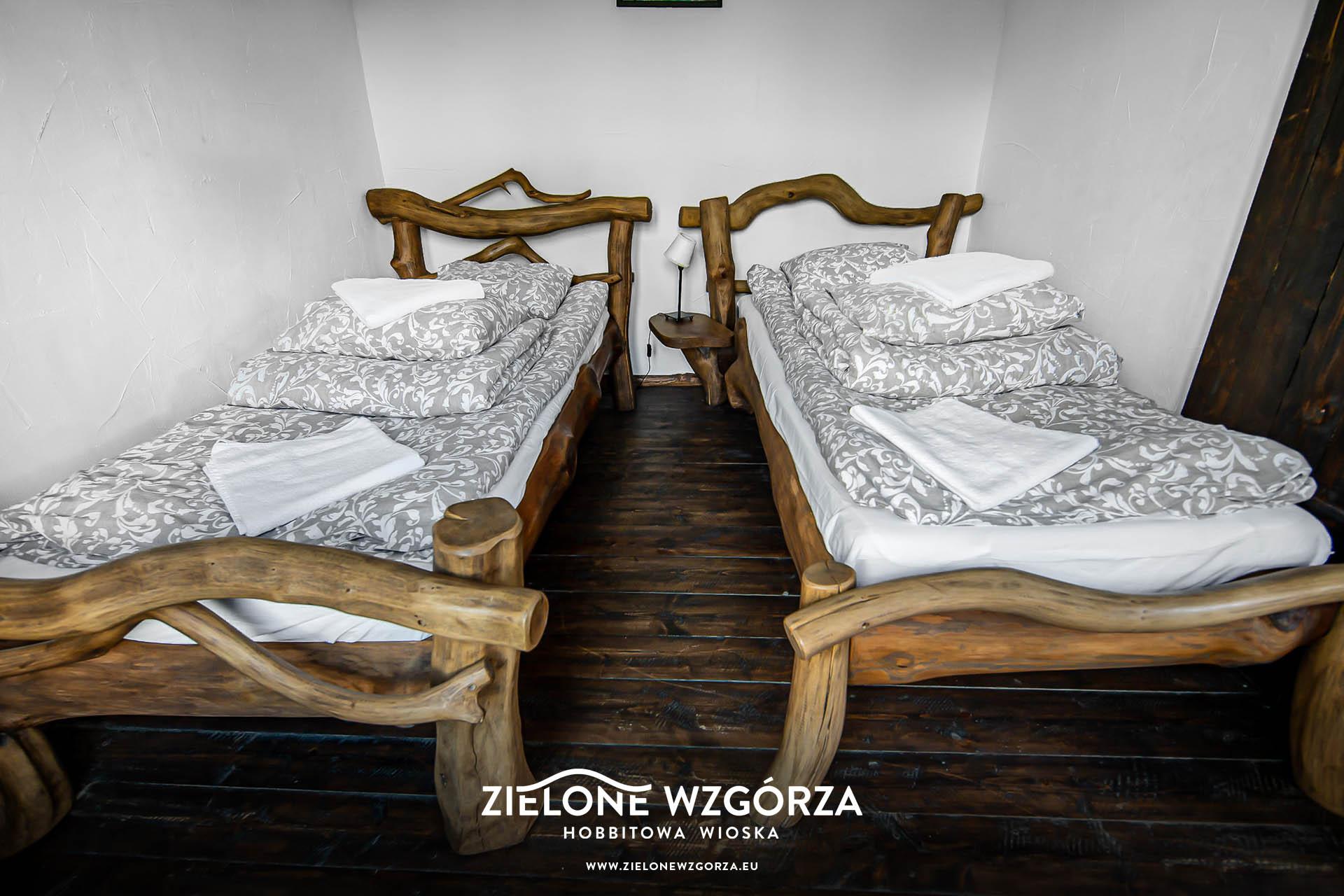 Zielone Wzgórza — Hobbitowe Domki na Kaszubach — ul. Uhlenberga 8A, 83-047 Przywidz — ViaCamp.pl
