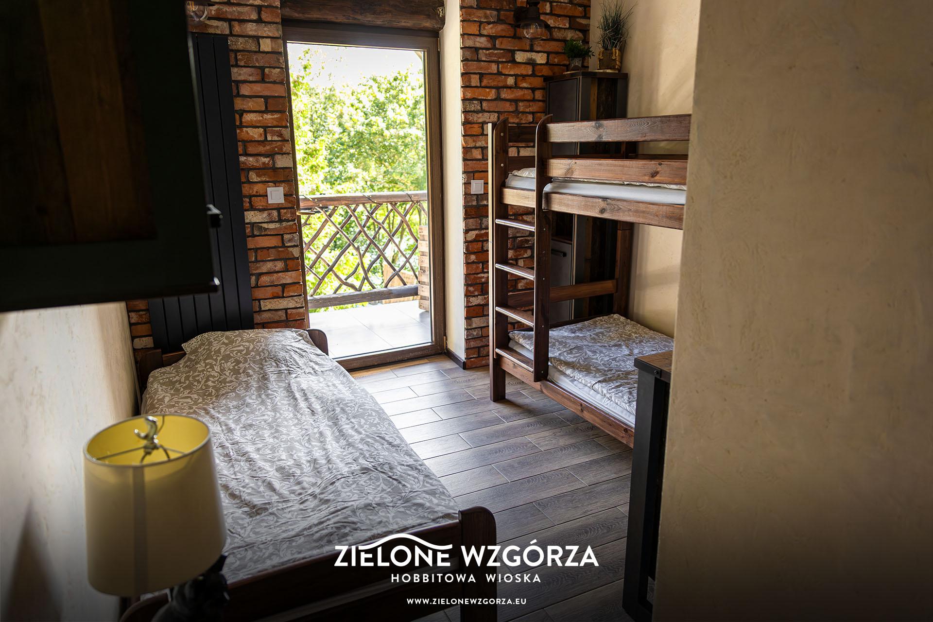 Zielone Wzgórza — Hobbitowe Domki na Kaszubach — ul. Uhlenberga 8A, 83-047 Przywidz — ViaCamp.pl